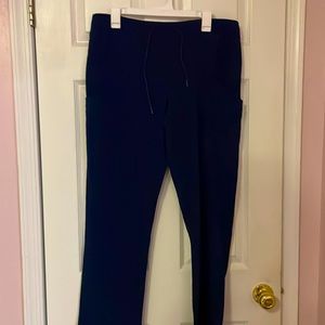 Woman’s large med contour scubs navy blue